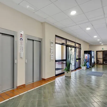 Cosy 1 Bedroom Communal Heated Pool